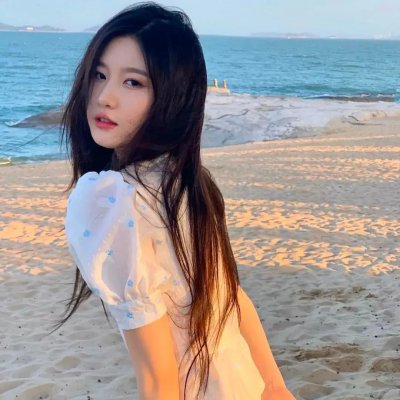 想踢沉迷男的女人